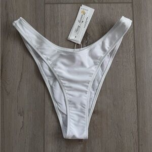 ‘Runaway Bride’ Cheeky bottoms